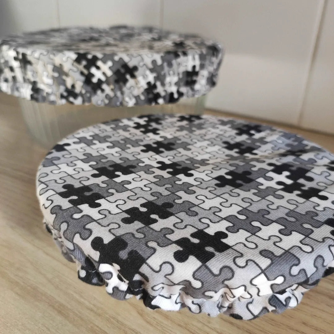 Charlottes alimentaires couvres plats noir motifs puzzle