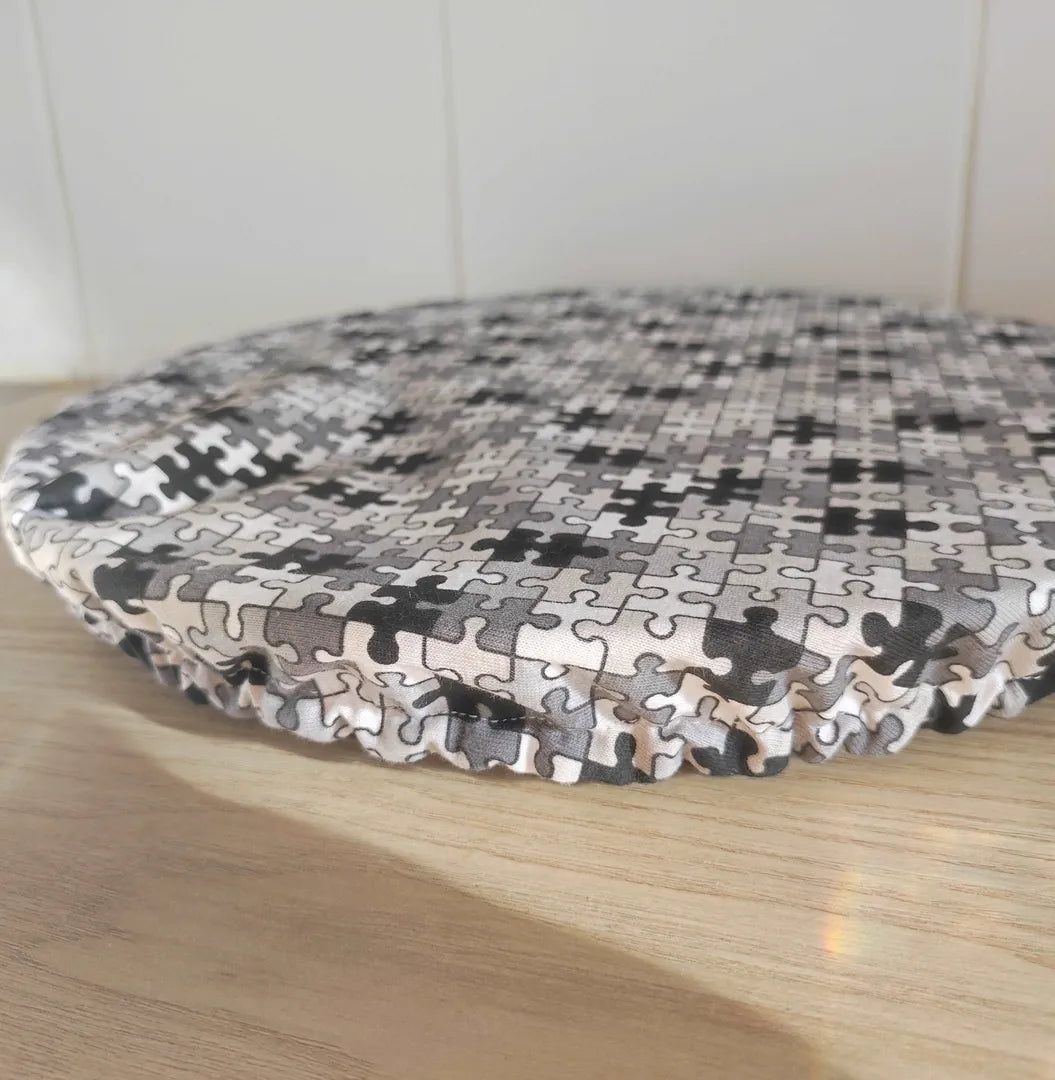 Charlottes alimentaires couvres plats noir motifs puzzle