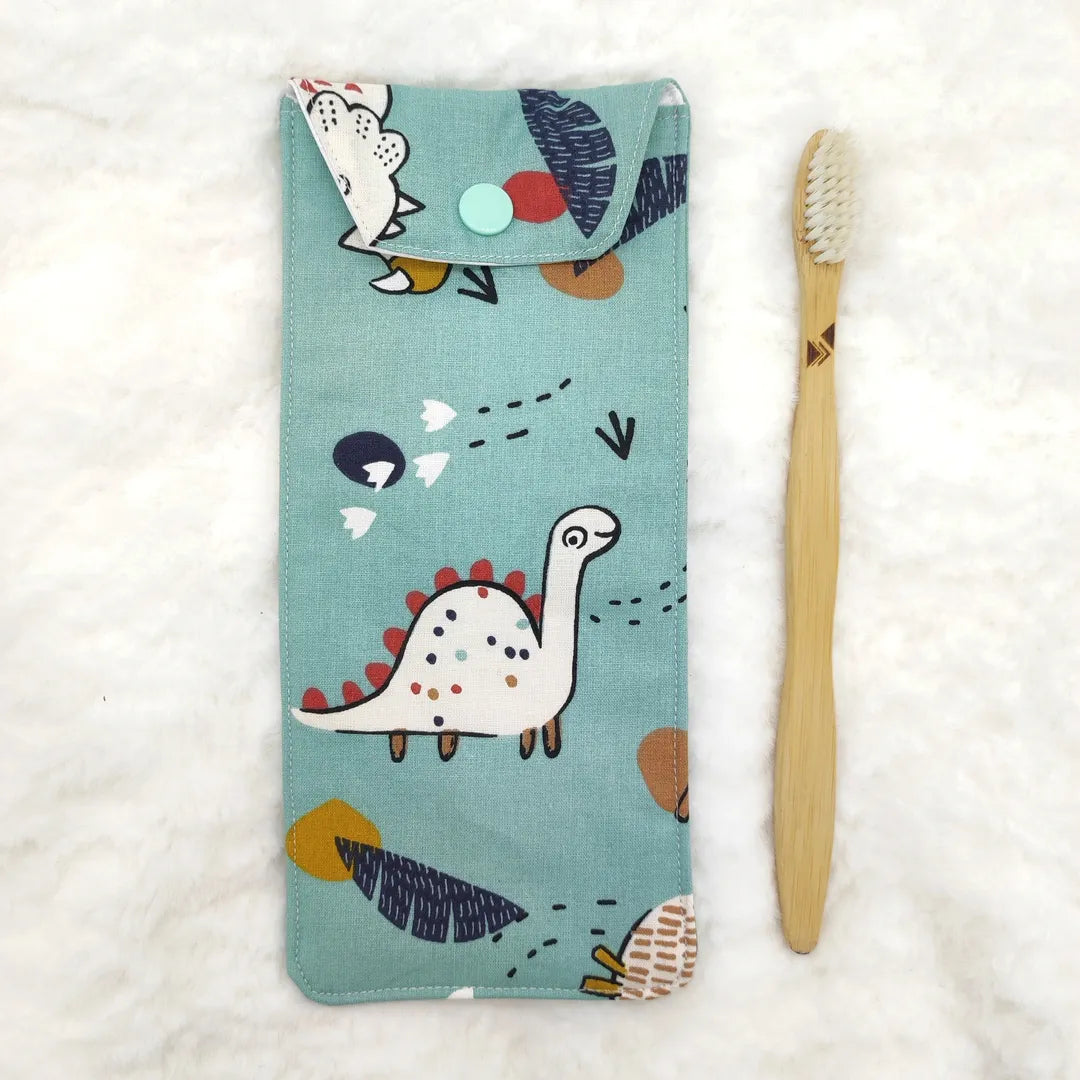 étui personnalisable pour enfant bleu motifs dino avec une brosse à dent