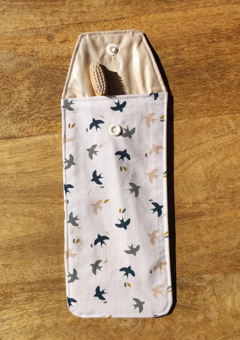 étui personnalisable motifs oiseaux avec une brosse à dent