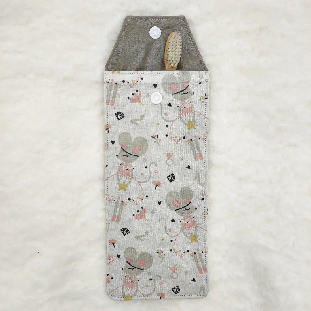 étui personnalisable pour enfant motifs souris avec une brosse à dent