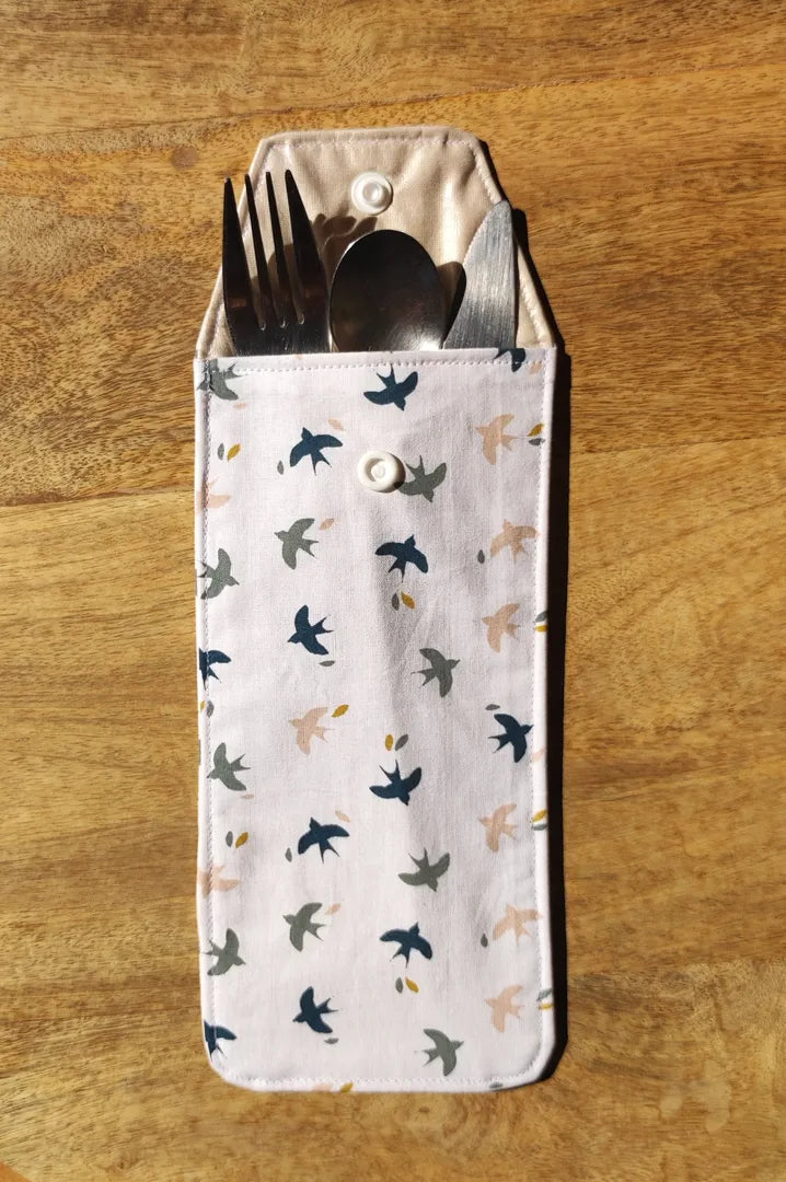 étui personnalisable motifs oiseaux avec des couverts