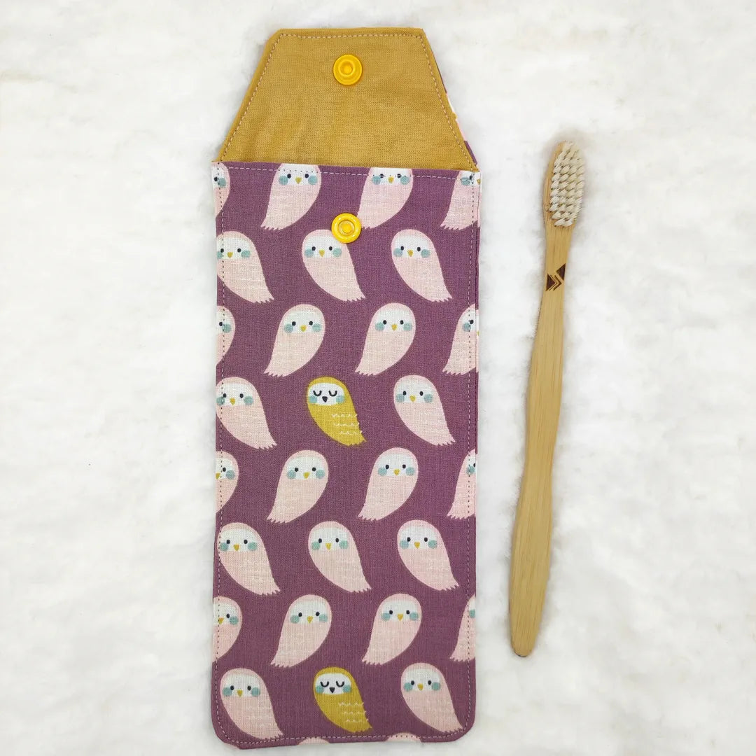 étui personnalisable pour enfant motifs chouette avec une brosse à dent