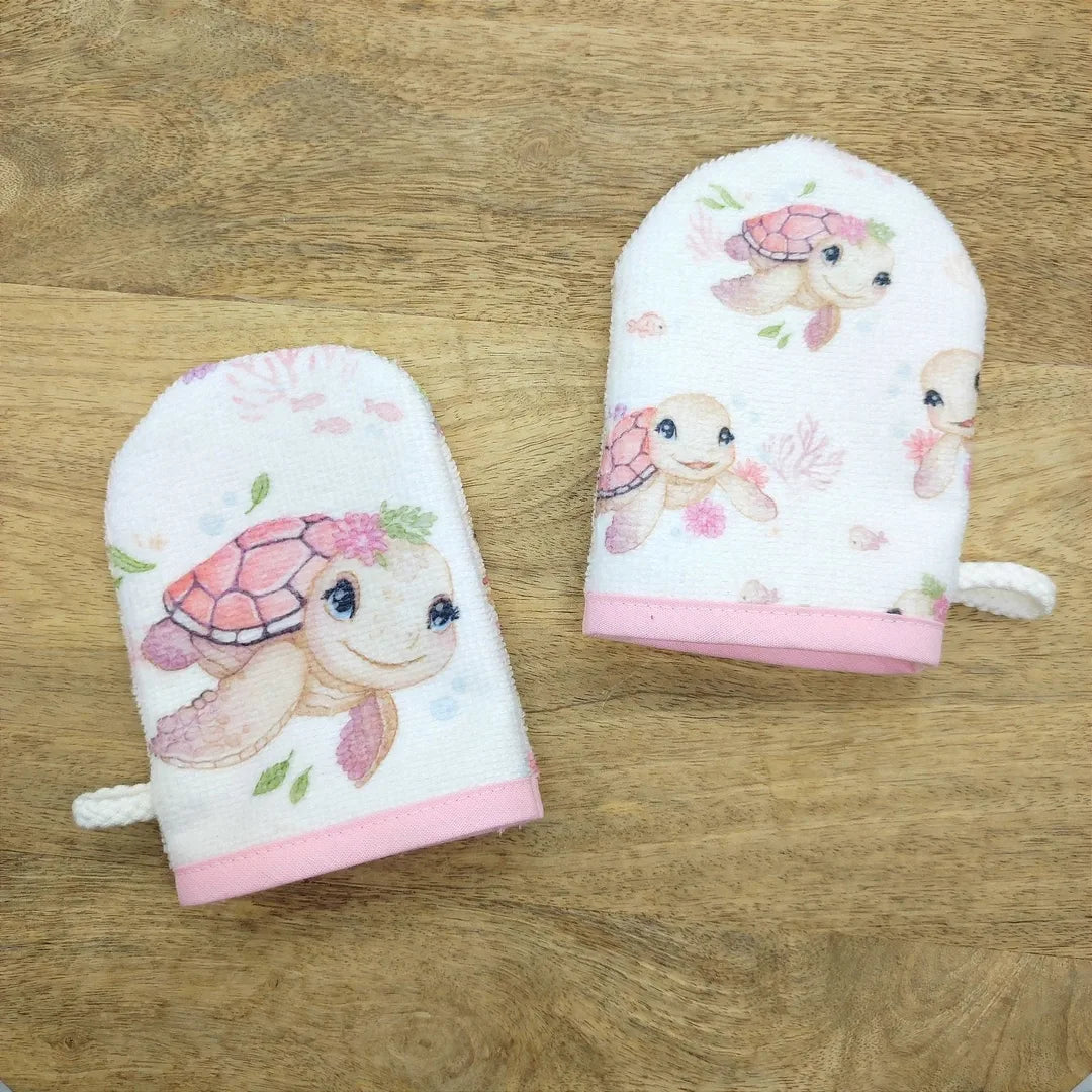 gants de toilette pour enfants ou bébé rose motifs tortue