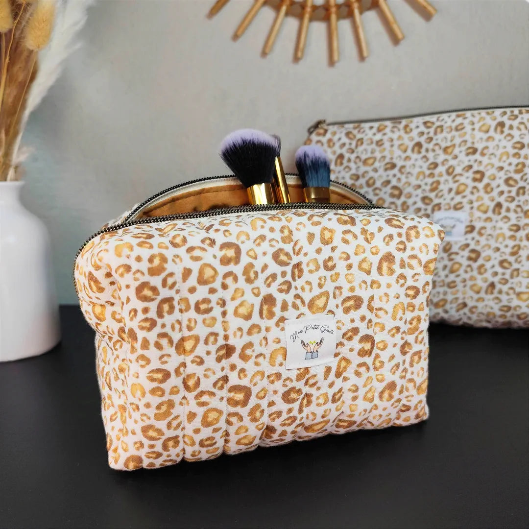 Trousse de toilette matelassée, motifs léopard, personnalisable
