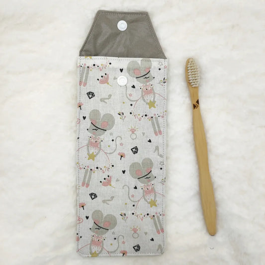 étui personnalisable pour enfant motifs souris avec une brosse à dent