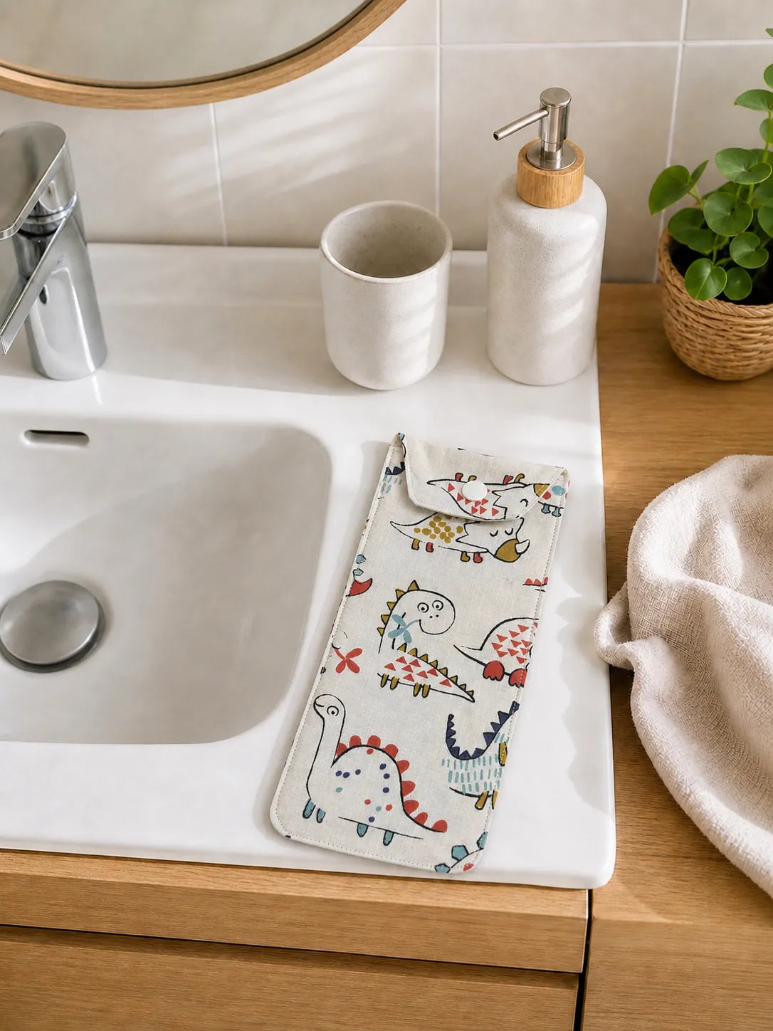 Étui imperméable pour brosse à dents ou couverts