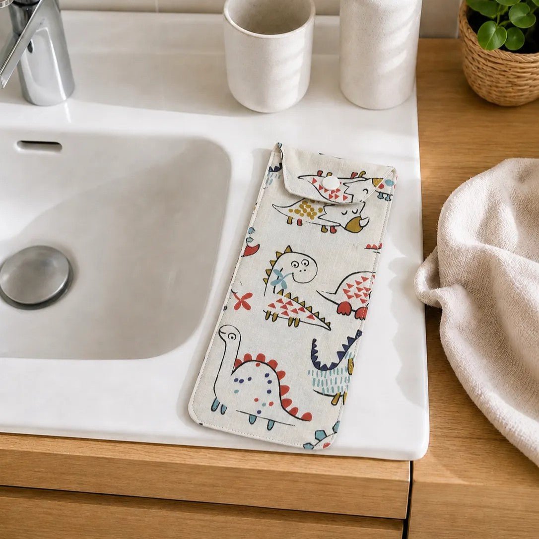 Étui imperméable pour brosse à dents ou couverts